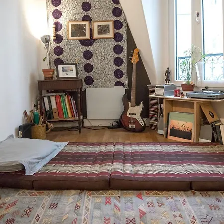 Charming And Comfortable Near Montmartre Apartment Paris